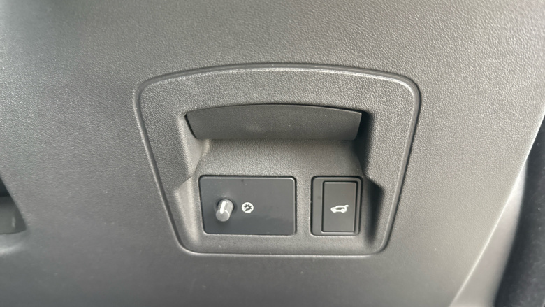 Land Rover Range Rover Velar 2.0 D200 R-Dynamic SE 5dr Auto Diesel Estate